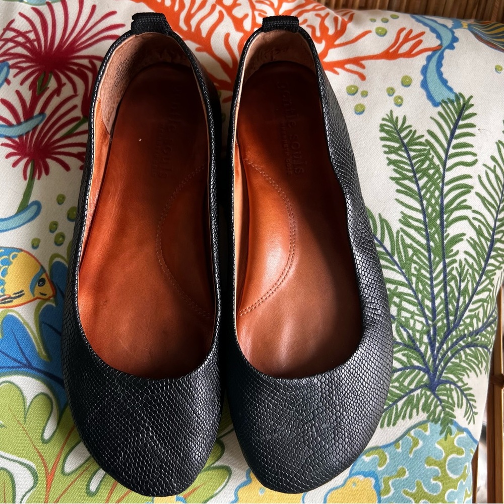 Kenneth Cole Gentle Souls Black Textured Leather Women's Comfort Flats 9.5